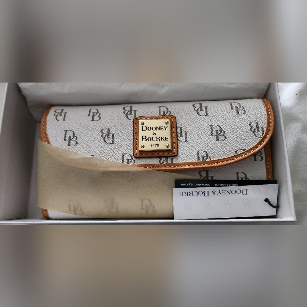 Dooney and Bourke wristlet wallet